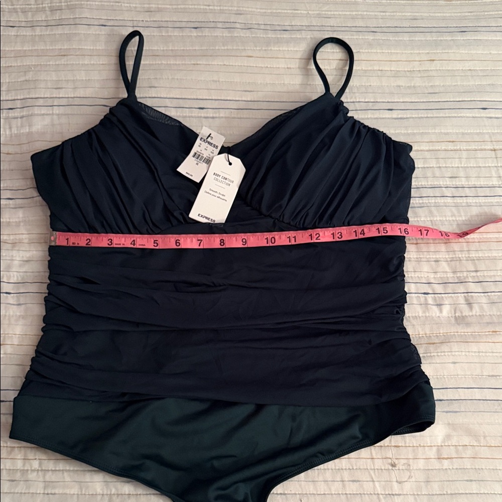 Express Emerald Body Contour Ruched Mesh V-Neck Bodysuit - Picture 5 of 11